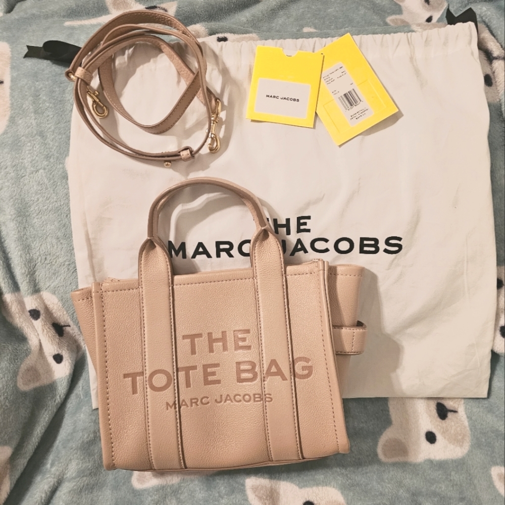 Marc Jacob's THE TOTE BAG IN SIZE MEDIUM